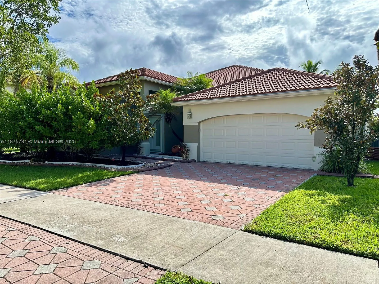 656 Verona Pl