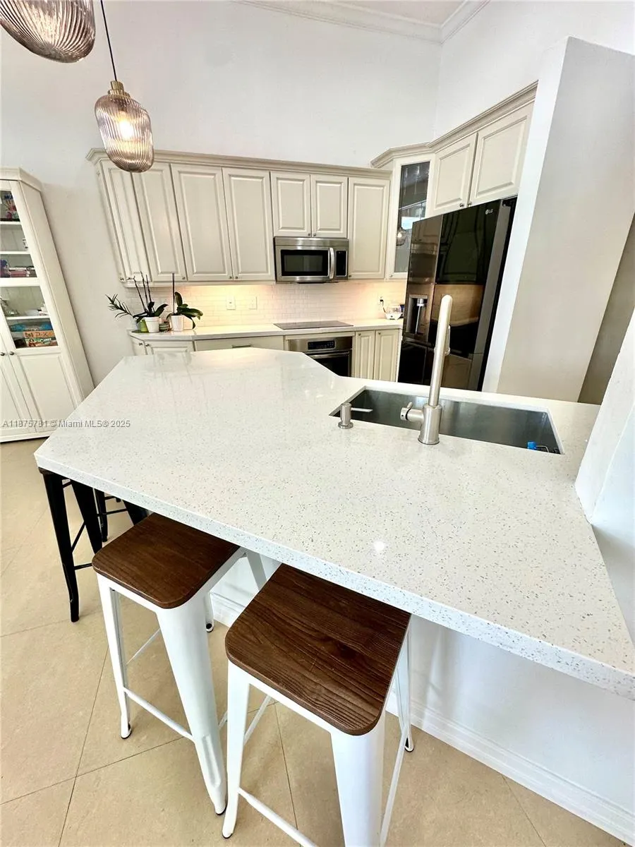 656 Verona Pl
