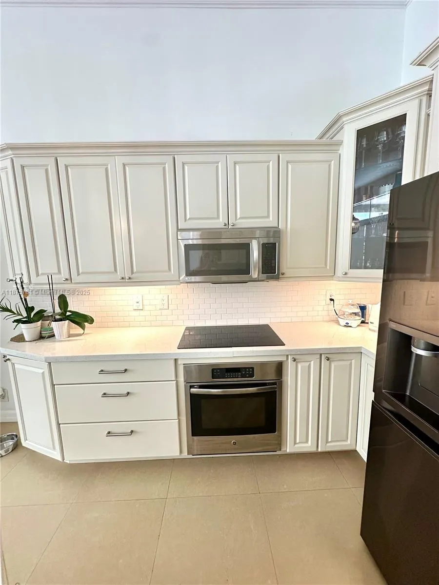 656 Verona Pl
