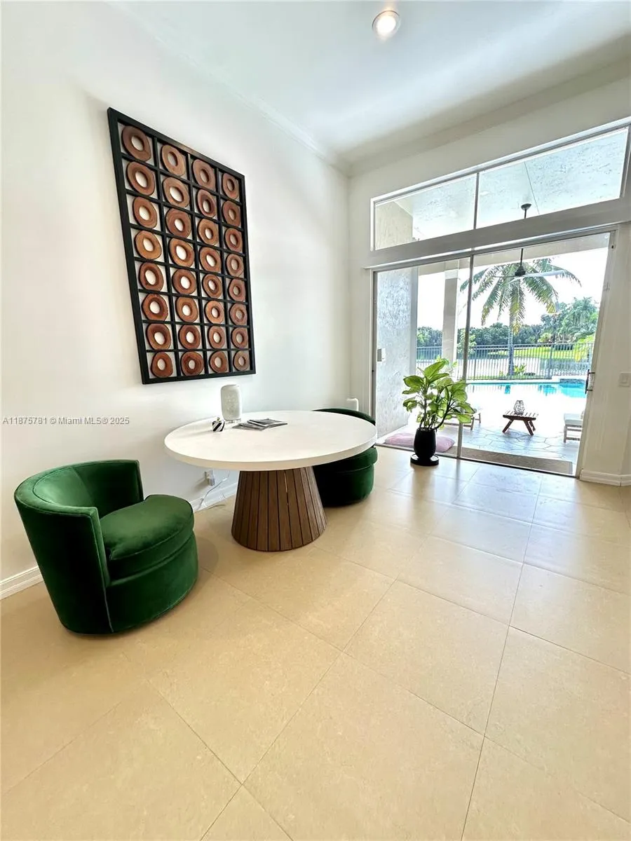 656 Verona Pl