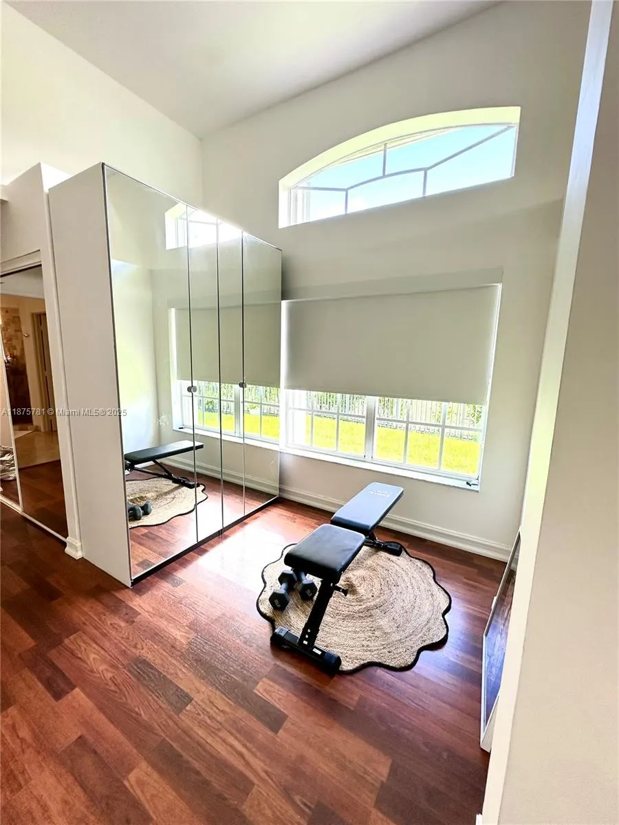 656 Verona Pl