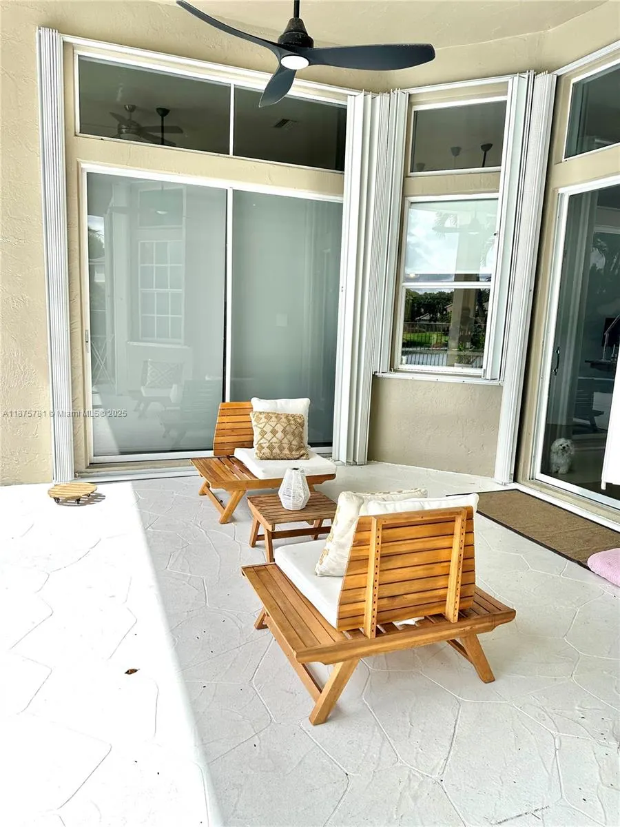 656 Verona Pl