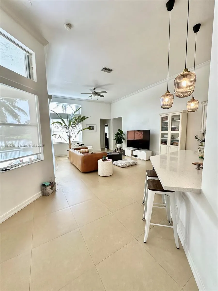 656 Verona Pl