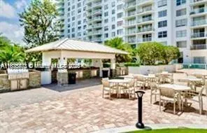 2851 NE 183rd St, #802E