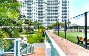 2851 NE 183rd St, #802E