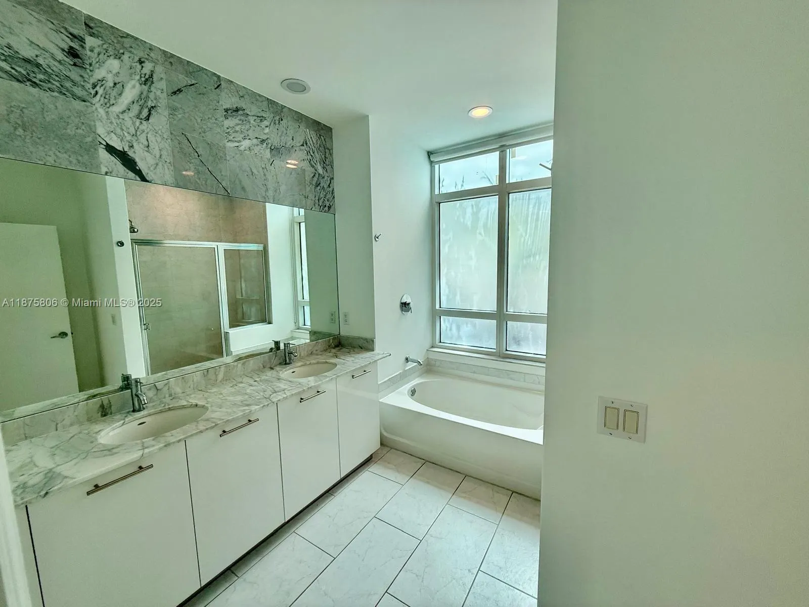 951 Brickell Ave, #1010