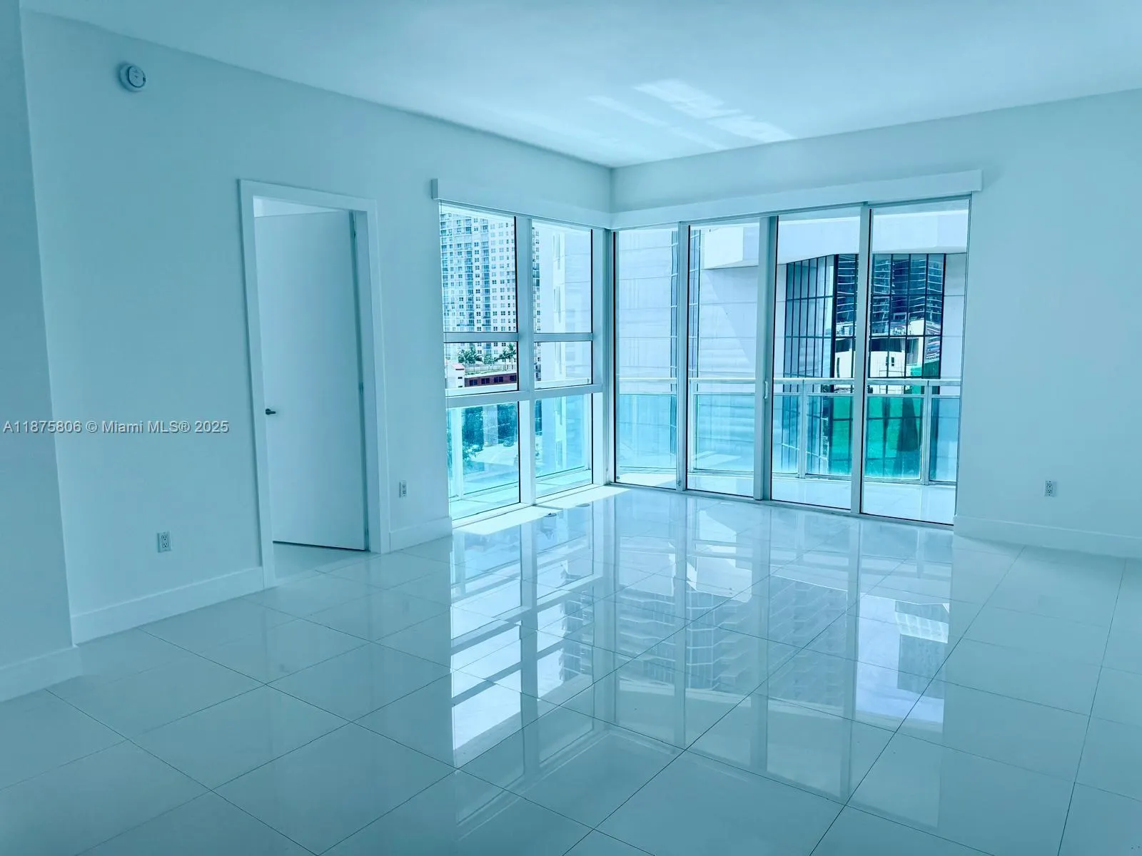 951 Brickell Ave, #1010