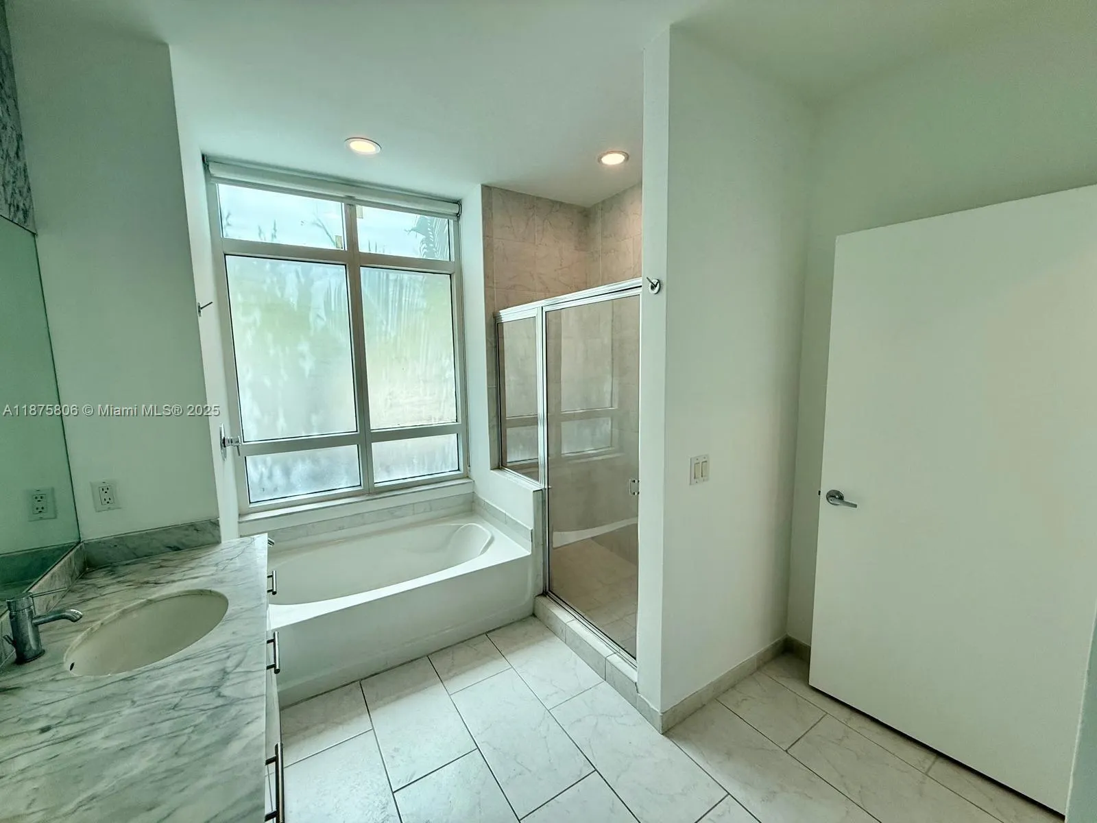 951 Brickell Ave, #1010