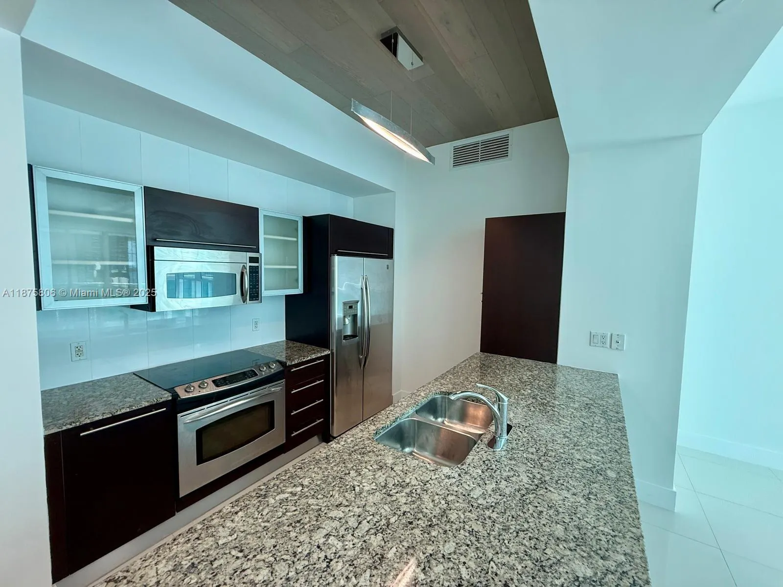 951 Brickell Ave, #1010