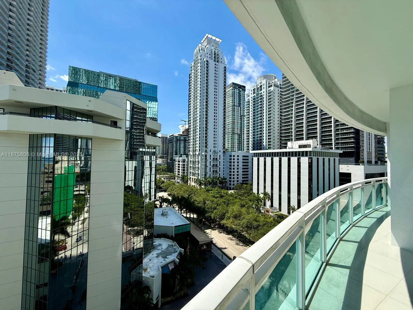 951 Brickell Ave, #1010