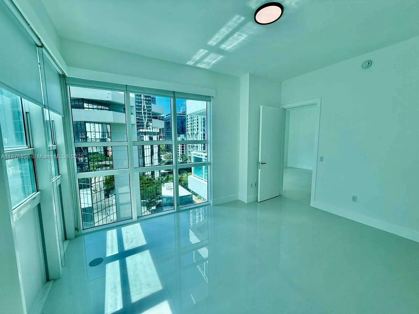 951 Brickell Ave, #1010