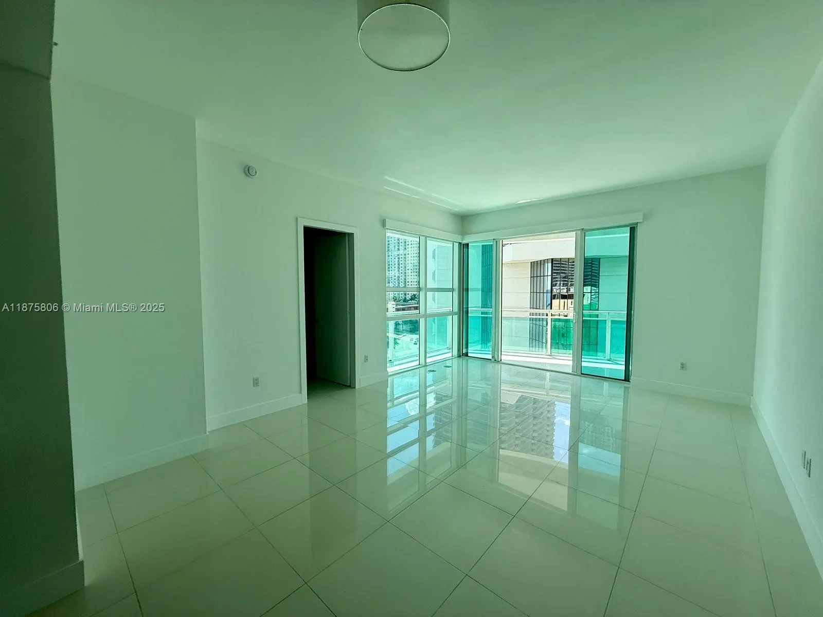 951 Brickell Ave, #1010