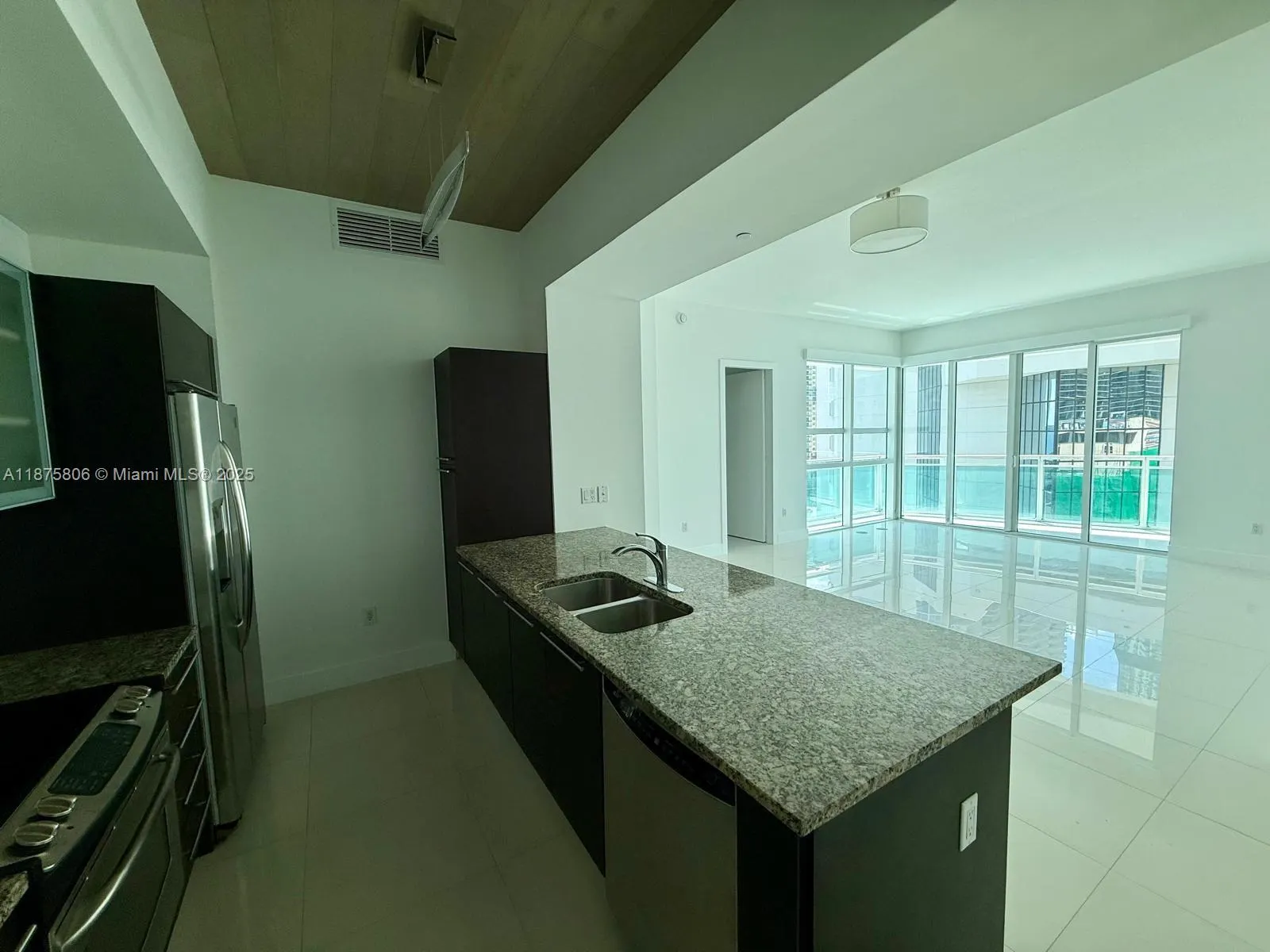 951 Brickell Ave, #1010
