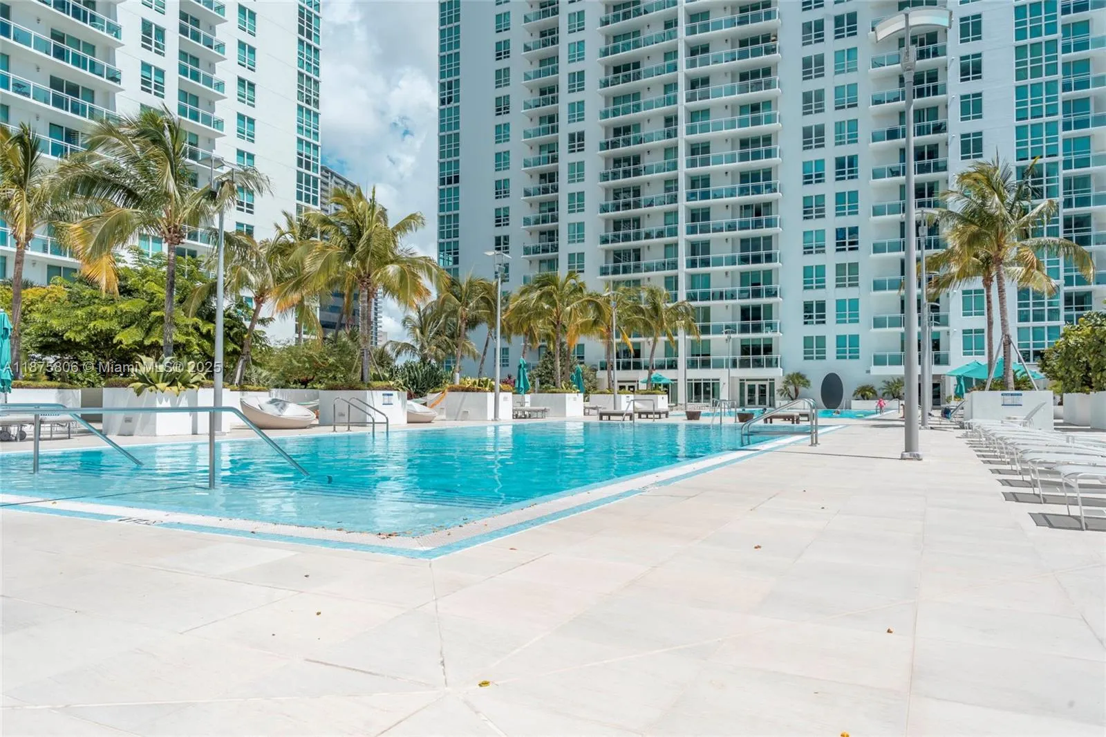 951 Brickell Ave, #1010