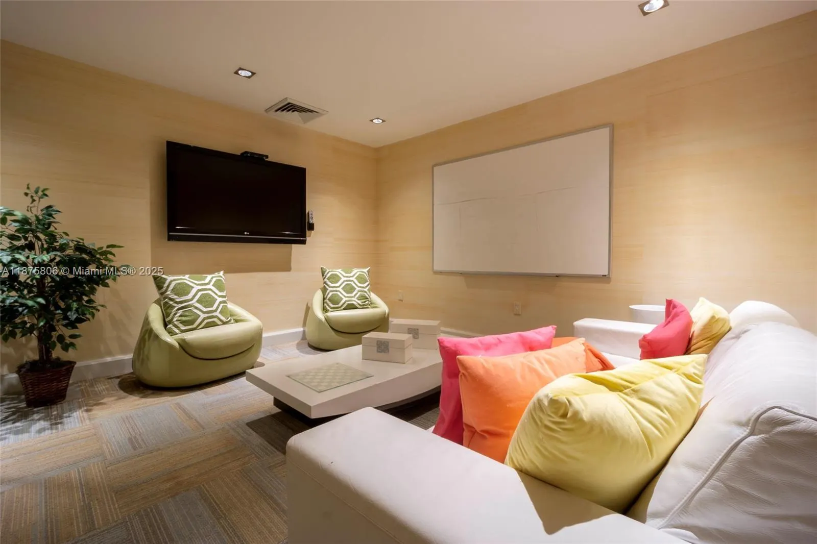 951 Brickell Ave, #1010
