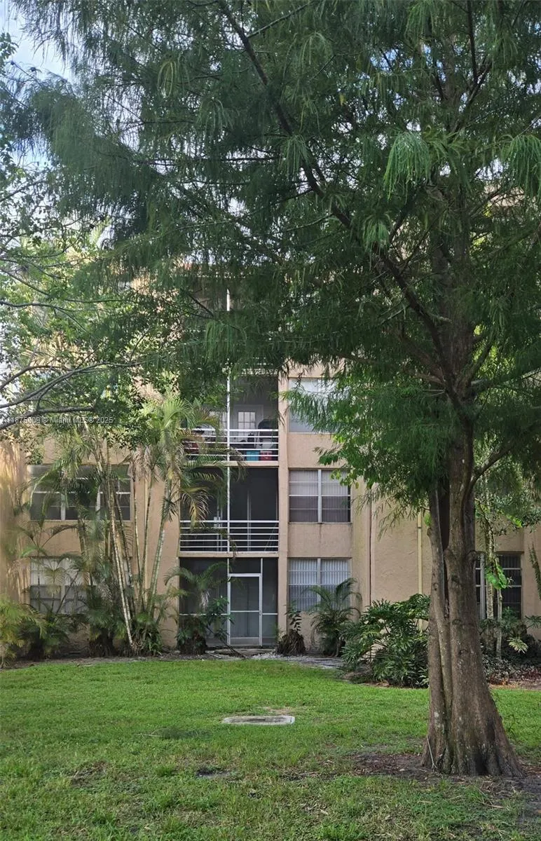 9410 Live Oak Pl, #103