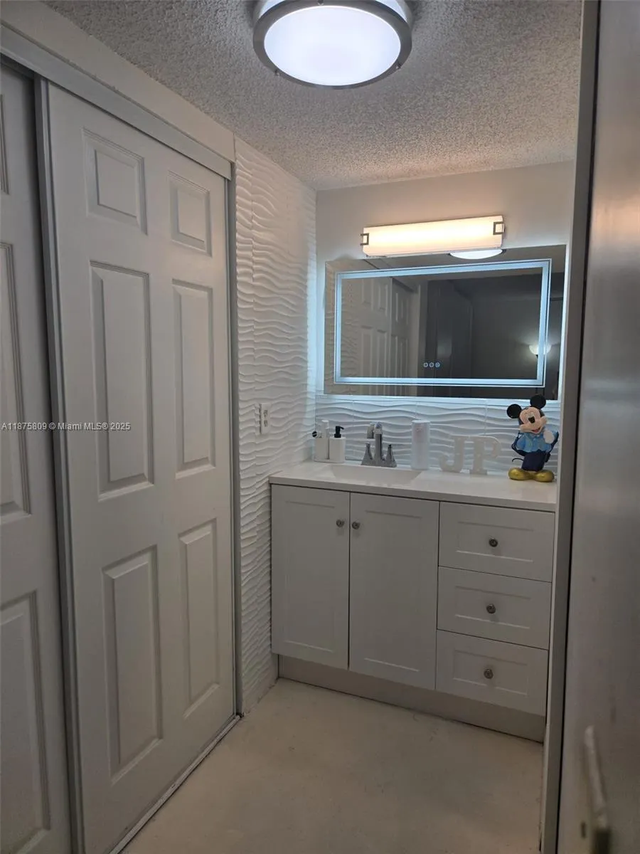 9410 Live Oak Pl, #103