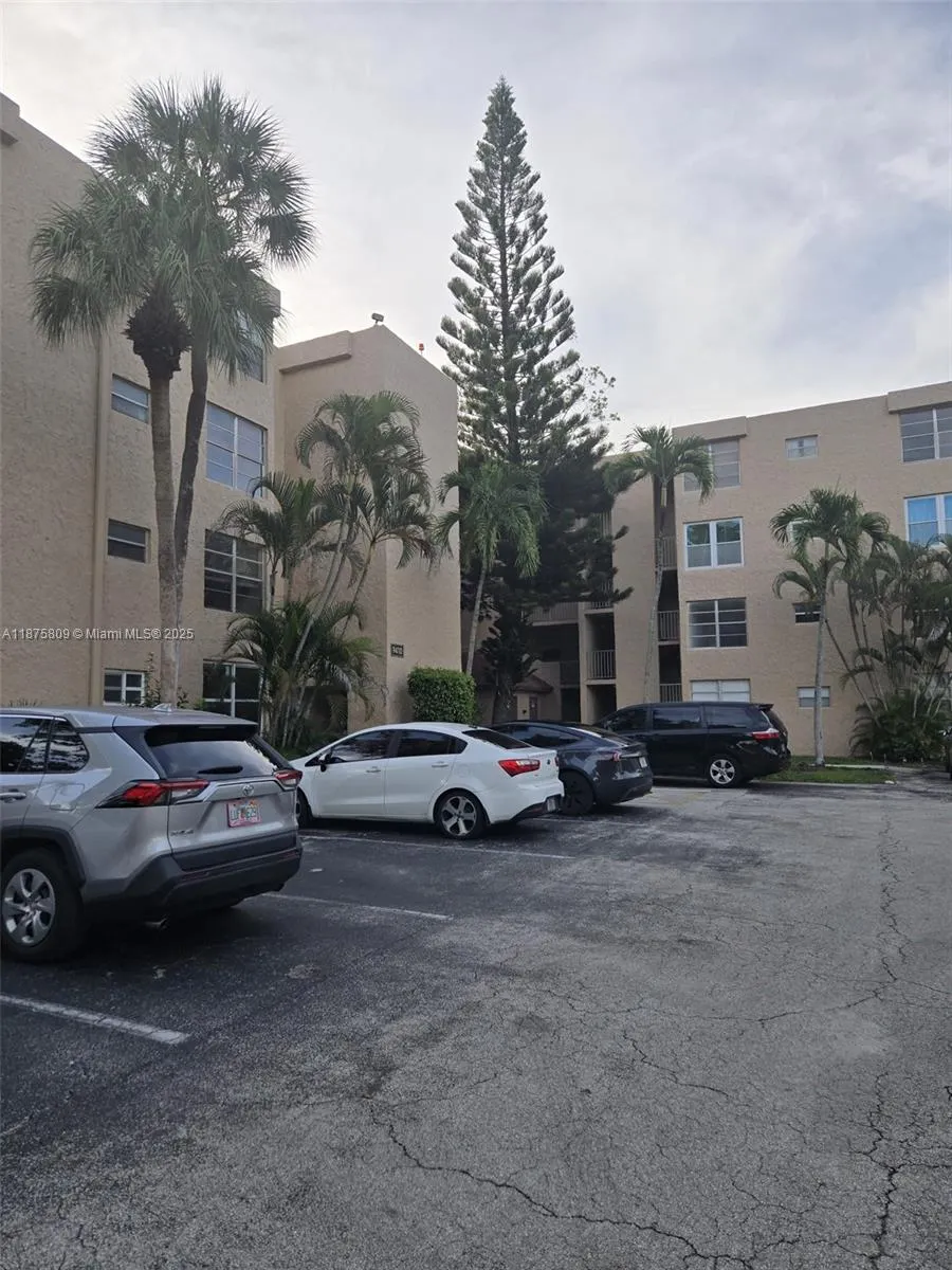 9410 Live Oak Pl, #103