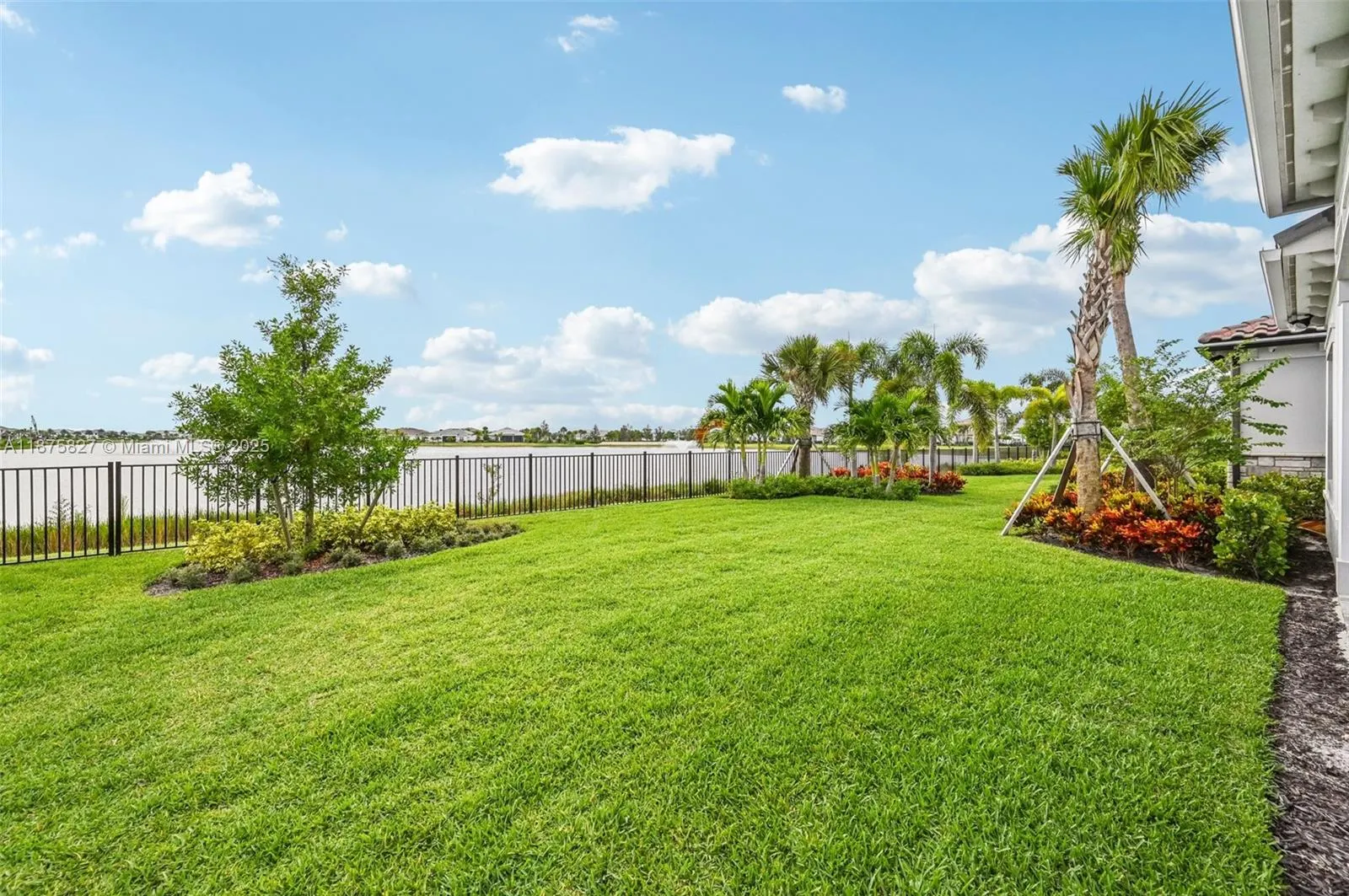 10444 Northbrook Cir