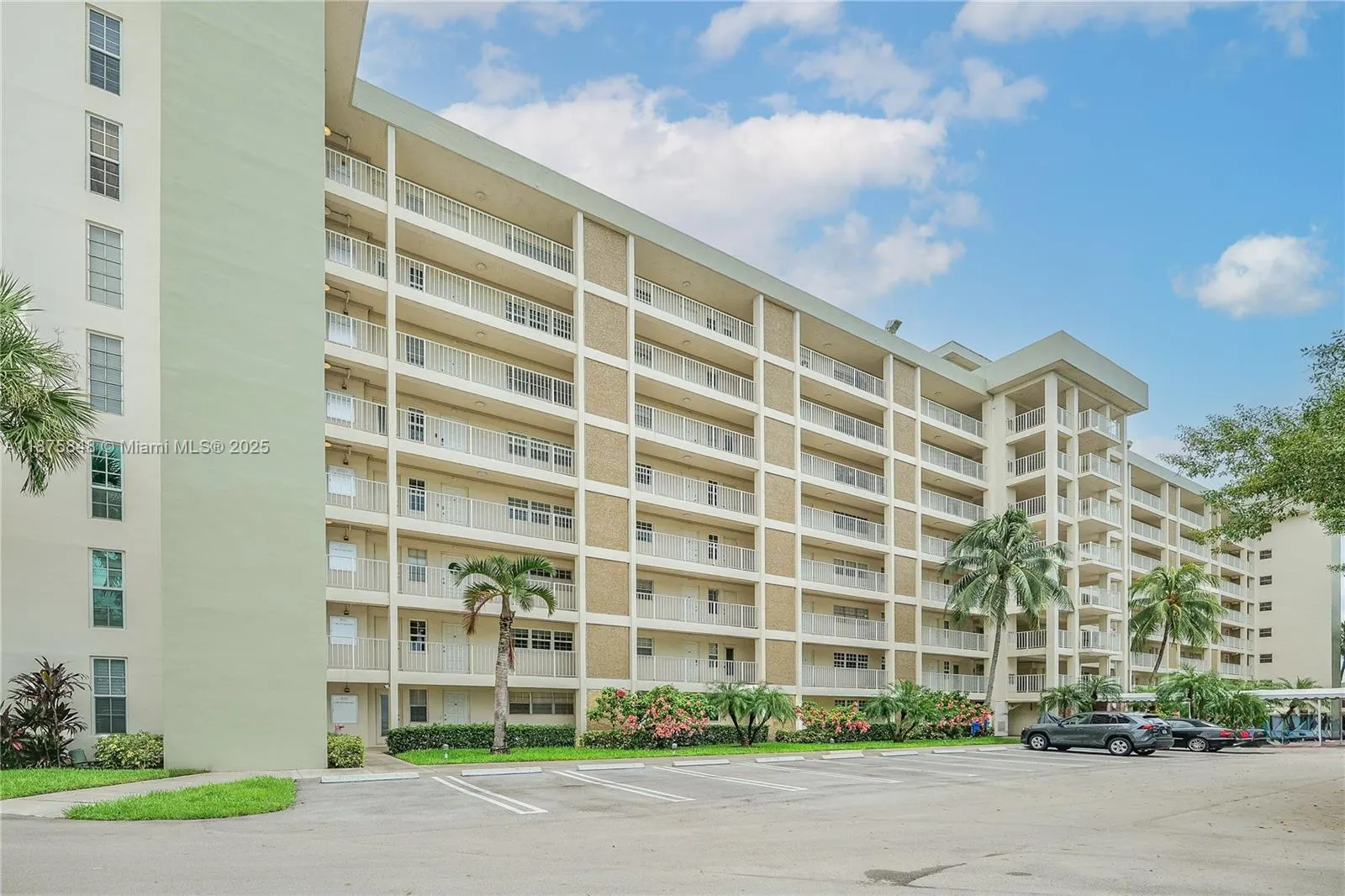 3091 N Course Dr, #707