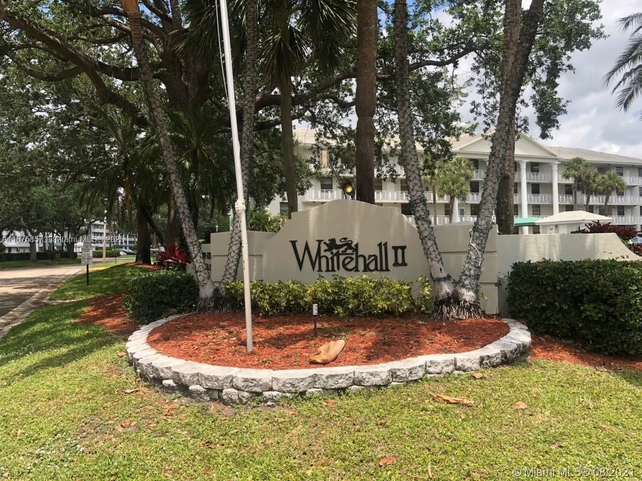 1715 Whitehall Dr, #404