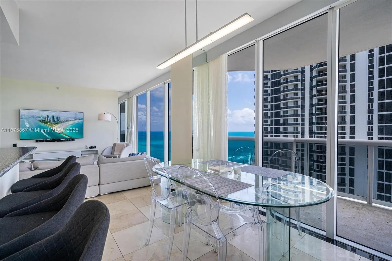 4779 Collins Ave, #2305