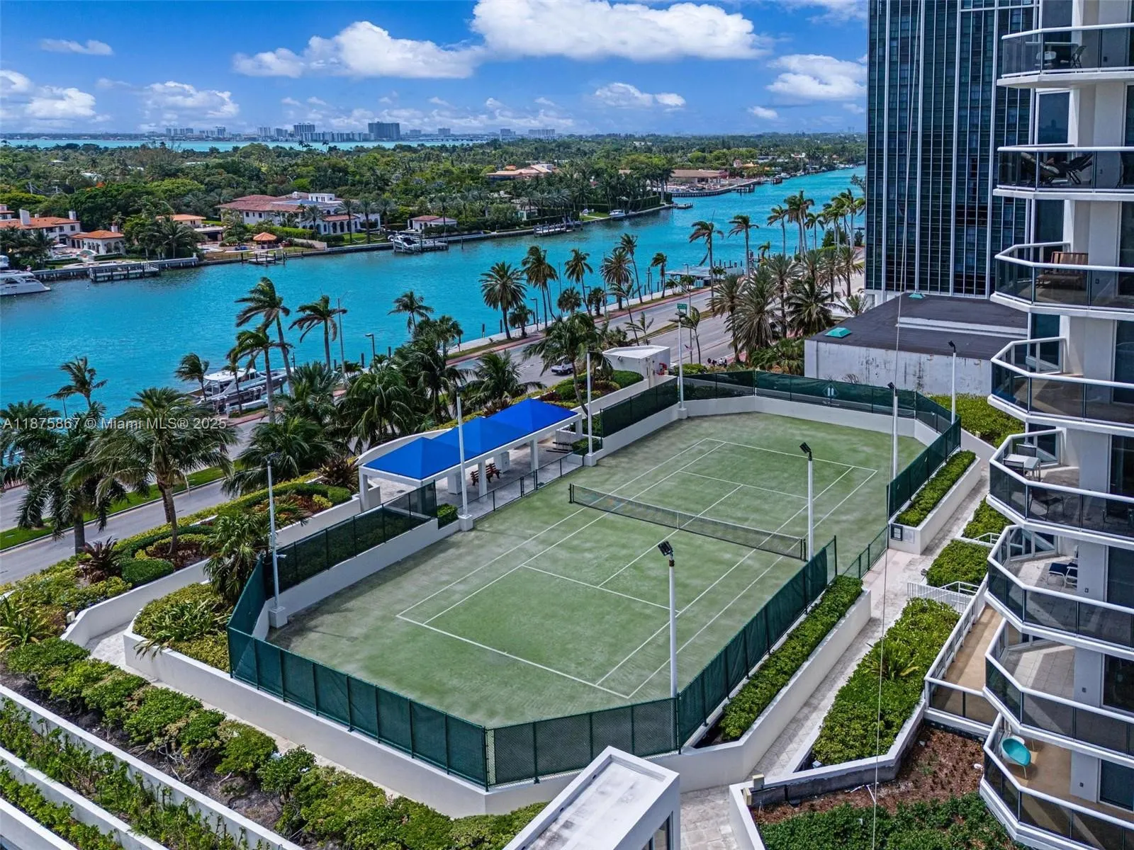 4779 Collins Ave, #2305