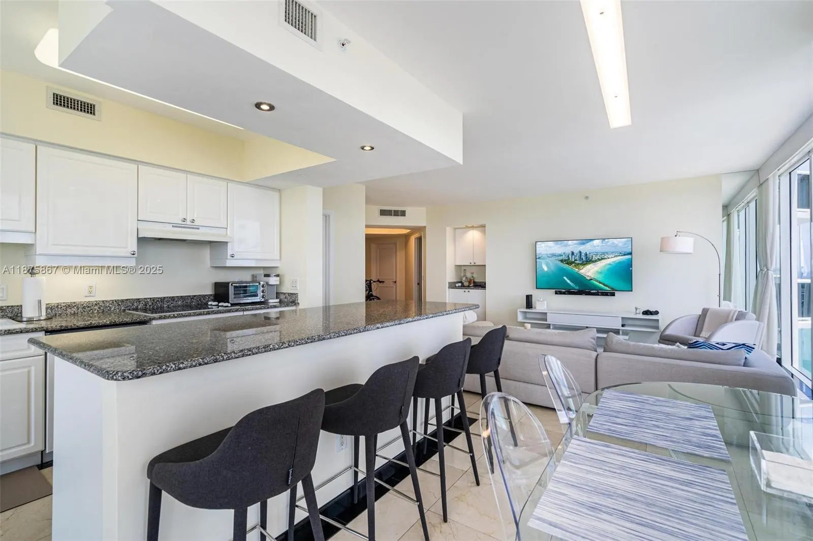 4779 Collins Ave, #2305