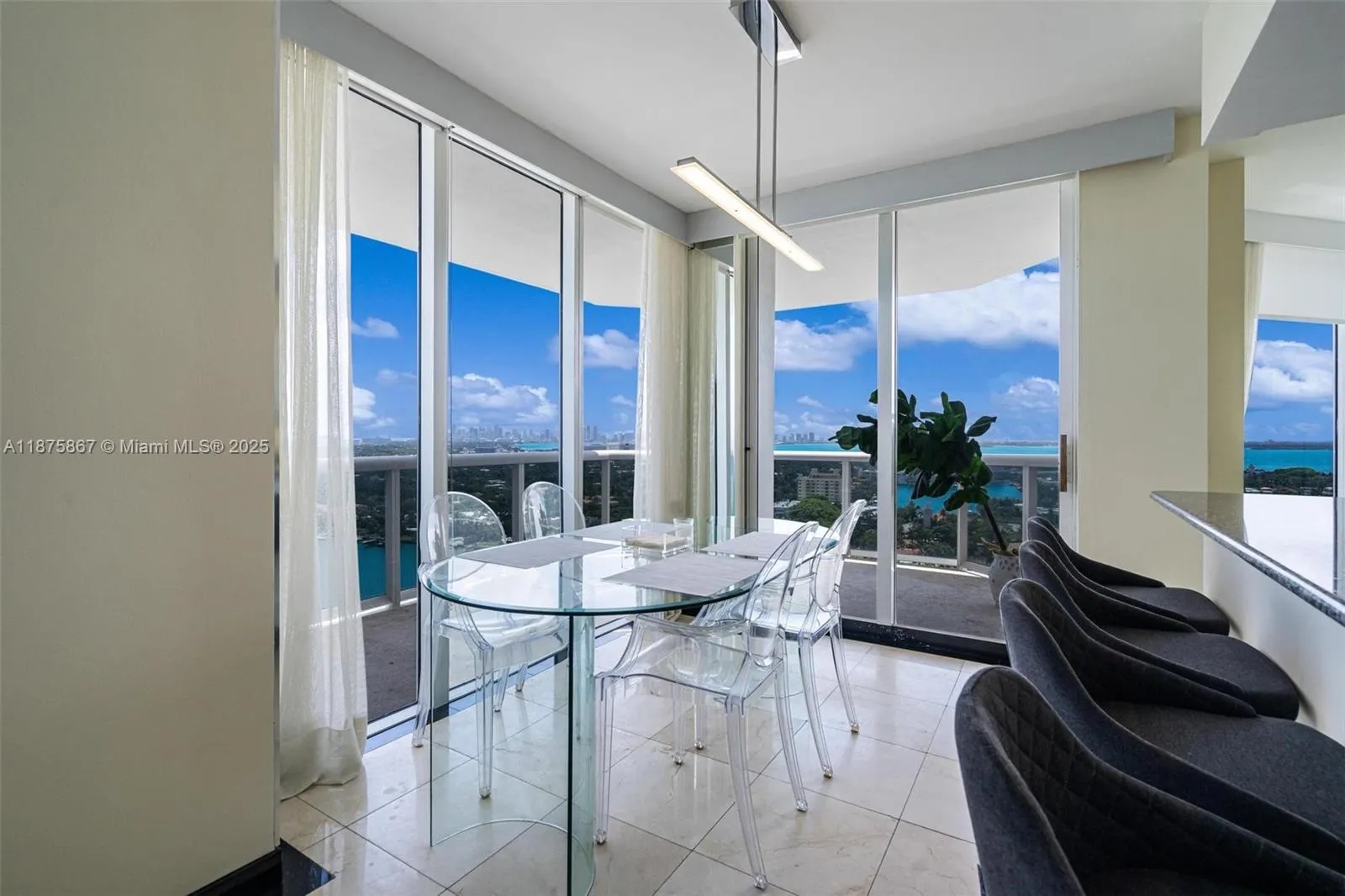 4779 Collins Ave, #2305