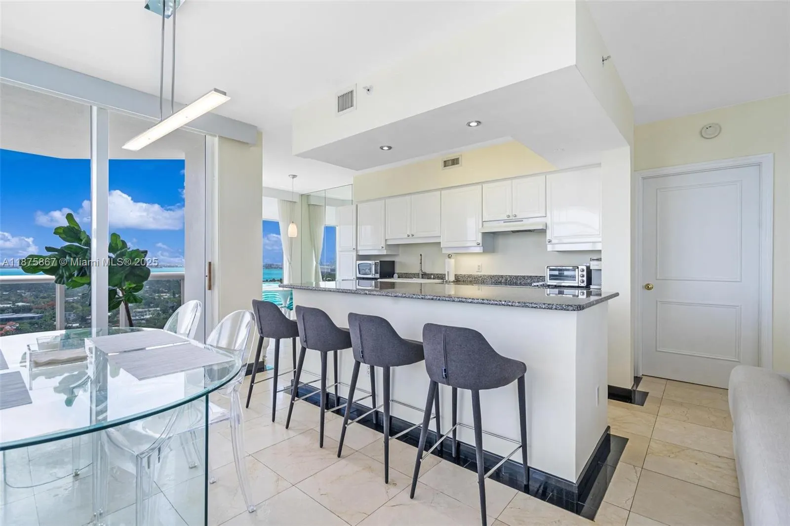 4779 Collins Ave, #2305