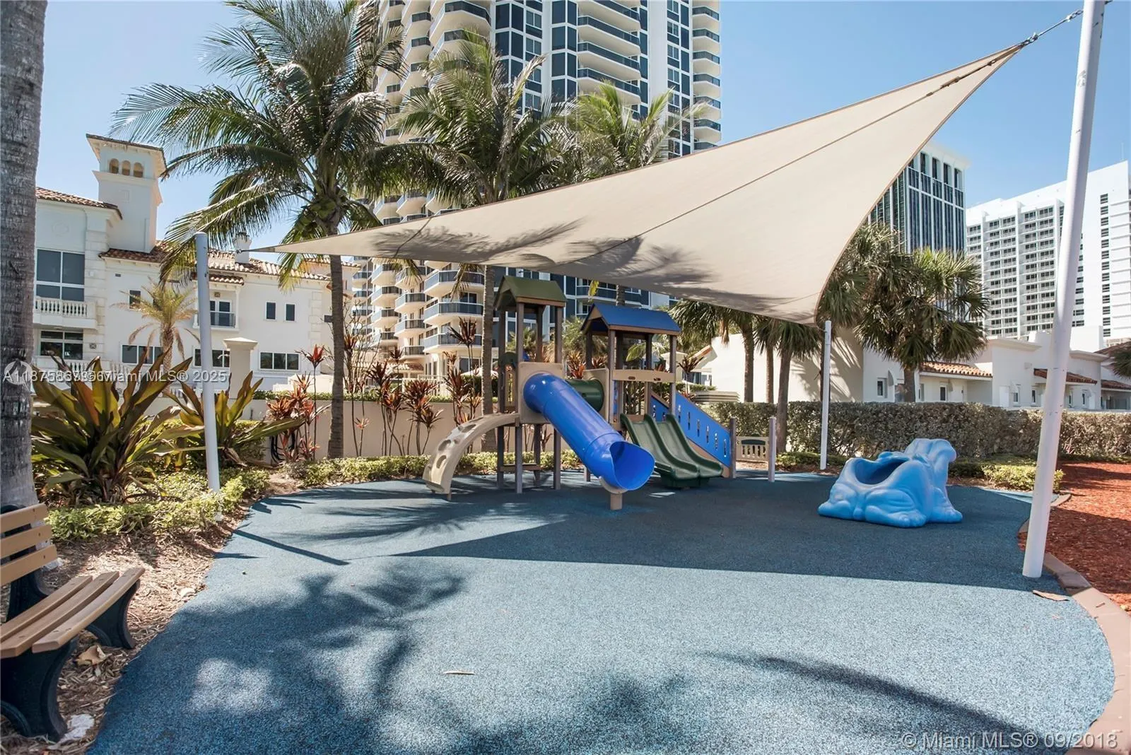 4779 Collins Ave, #2305