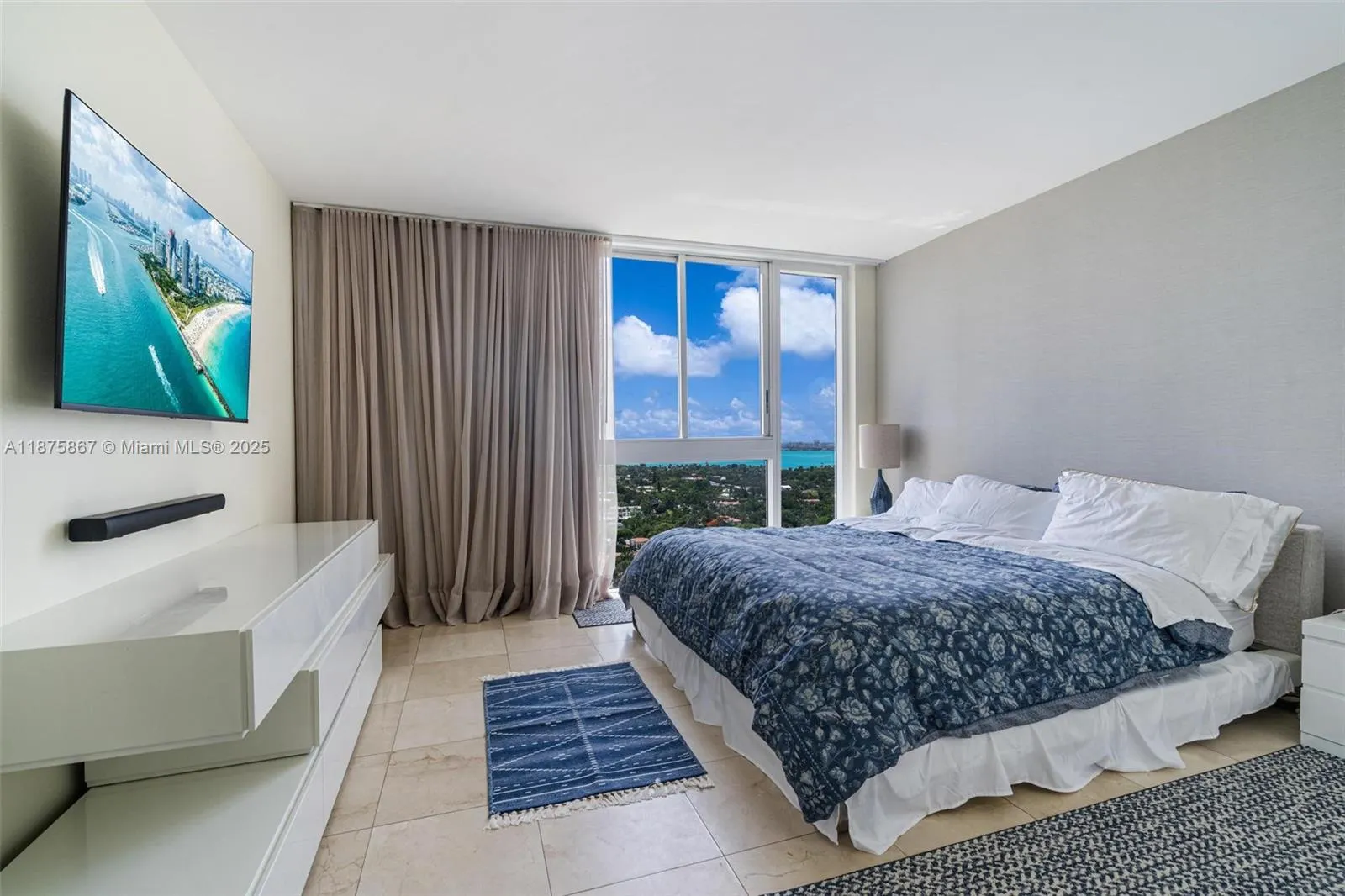 4779 Collins Ave, #2305