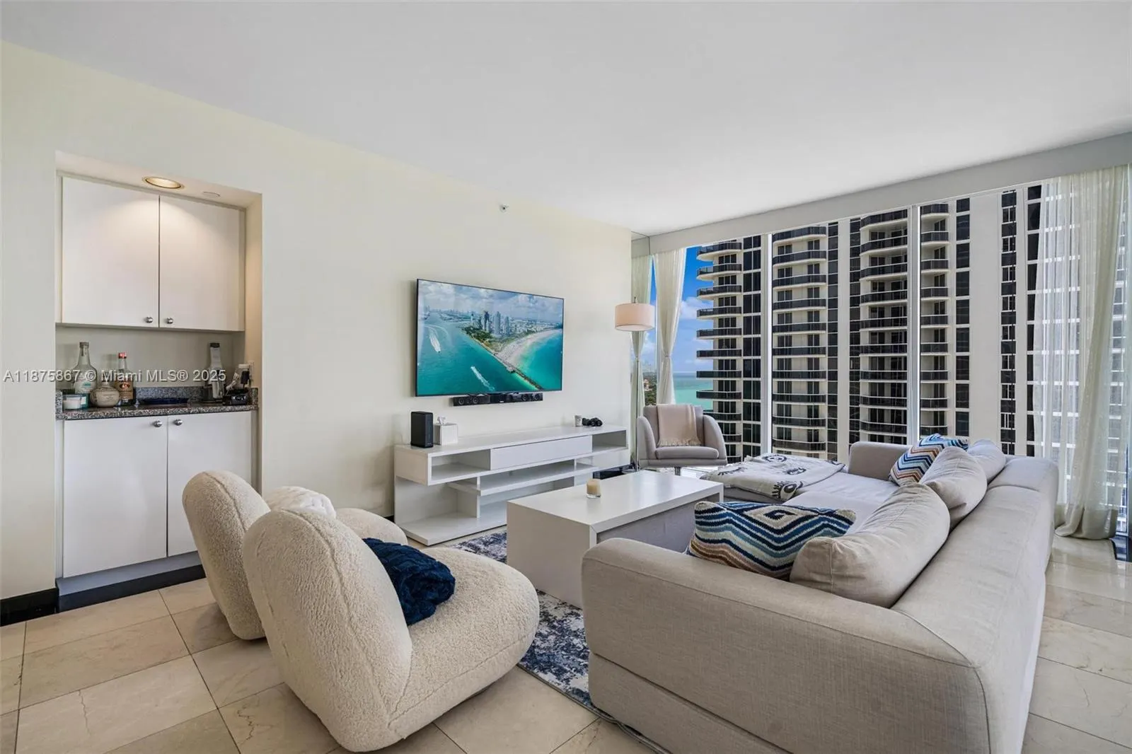 4779 Collins Ave, #2305