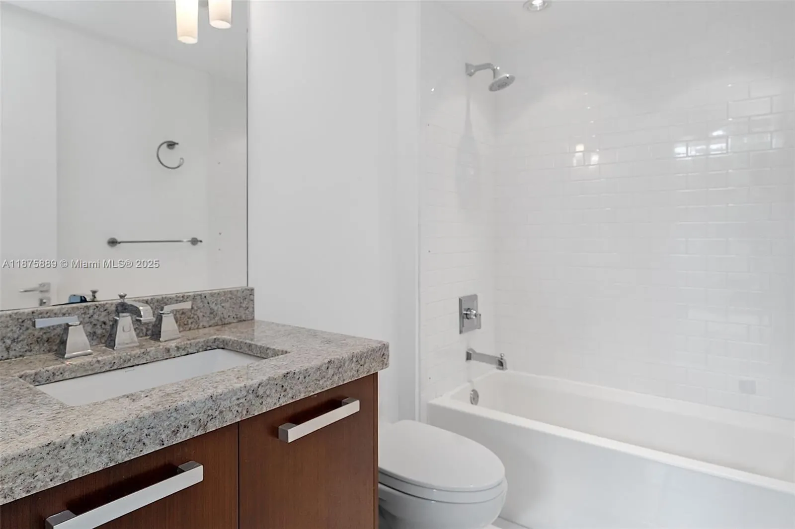 720 NE 62nd St, #306
