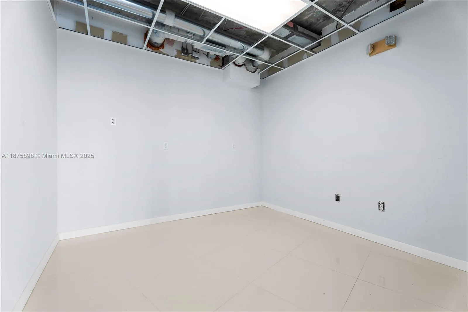 900 Biscayne Blvd, #O-1001