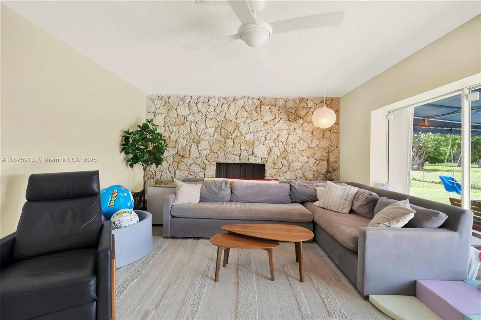 15425 Palmetto Lake Dr