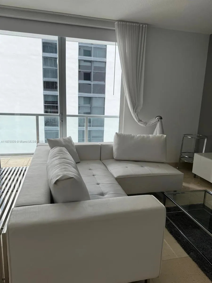 1050 Brickell Ave, #2522