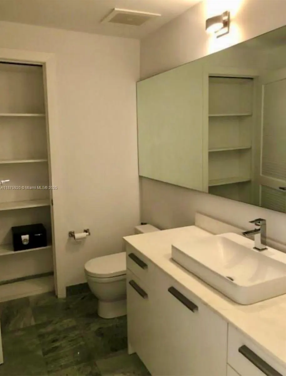 1050 Brickell Ave, #2522