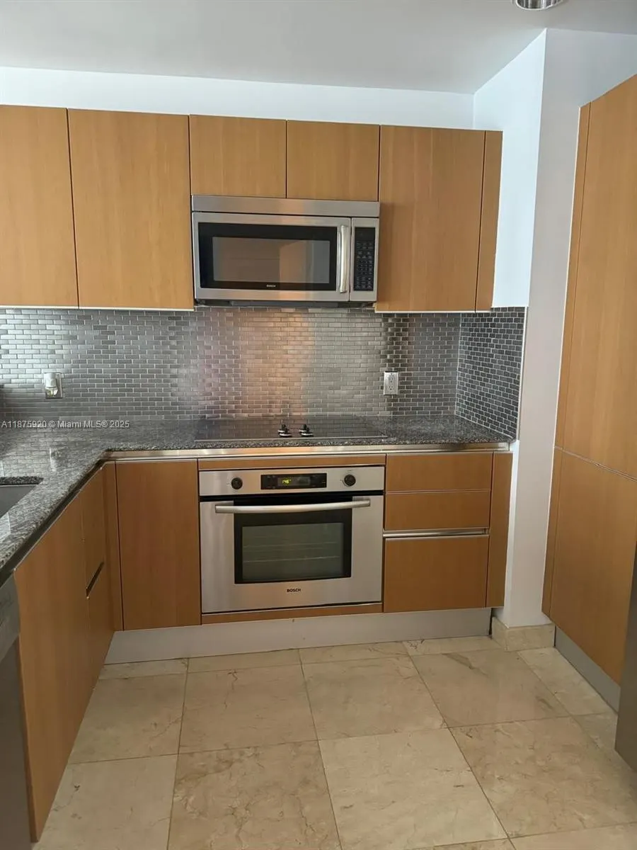 1050 Brickell Ave, #2522