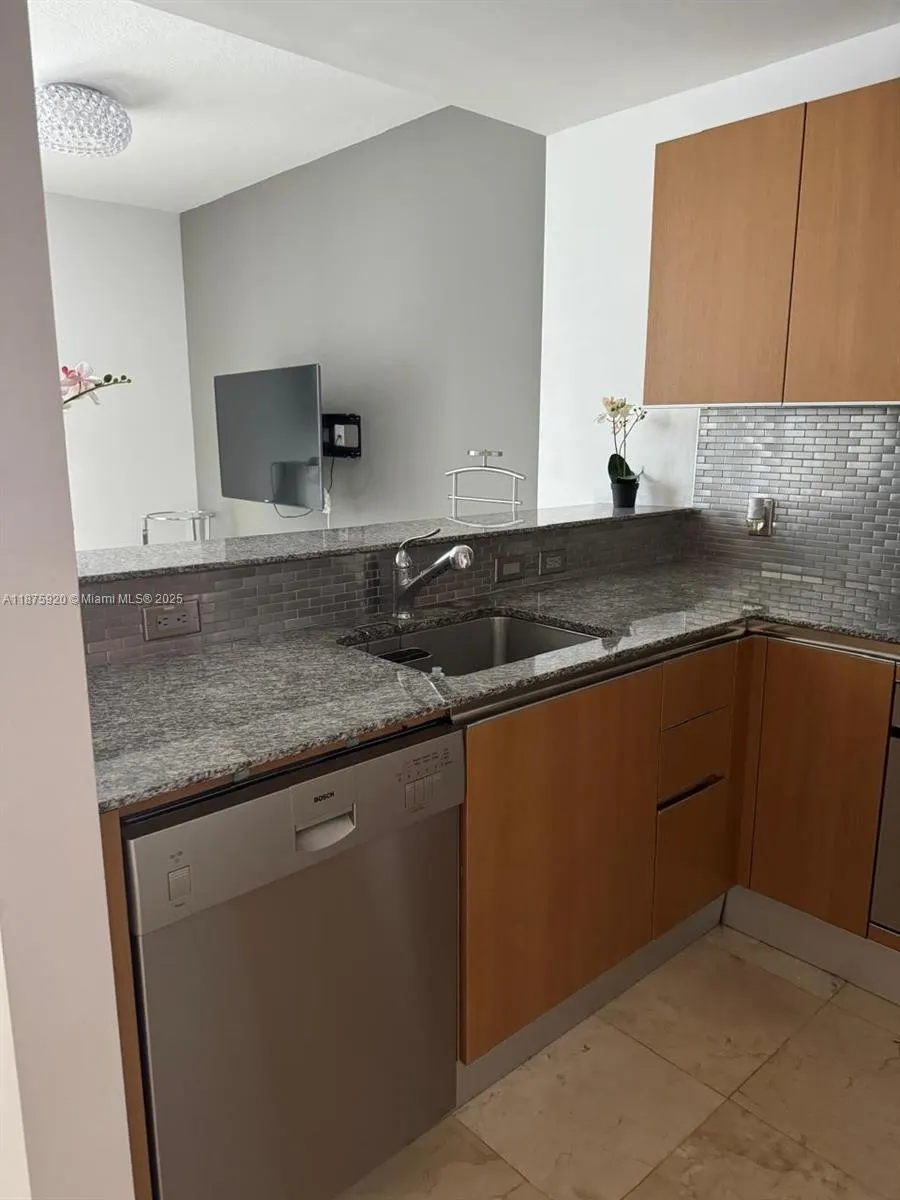 1050 Brickell Ave, #2522