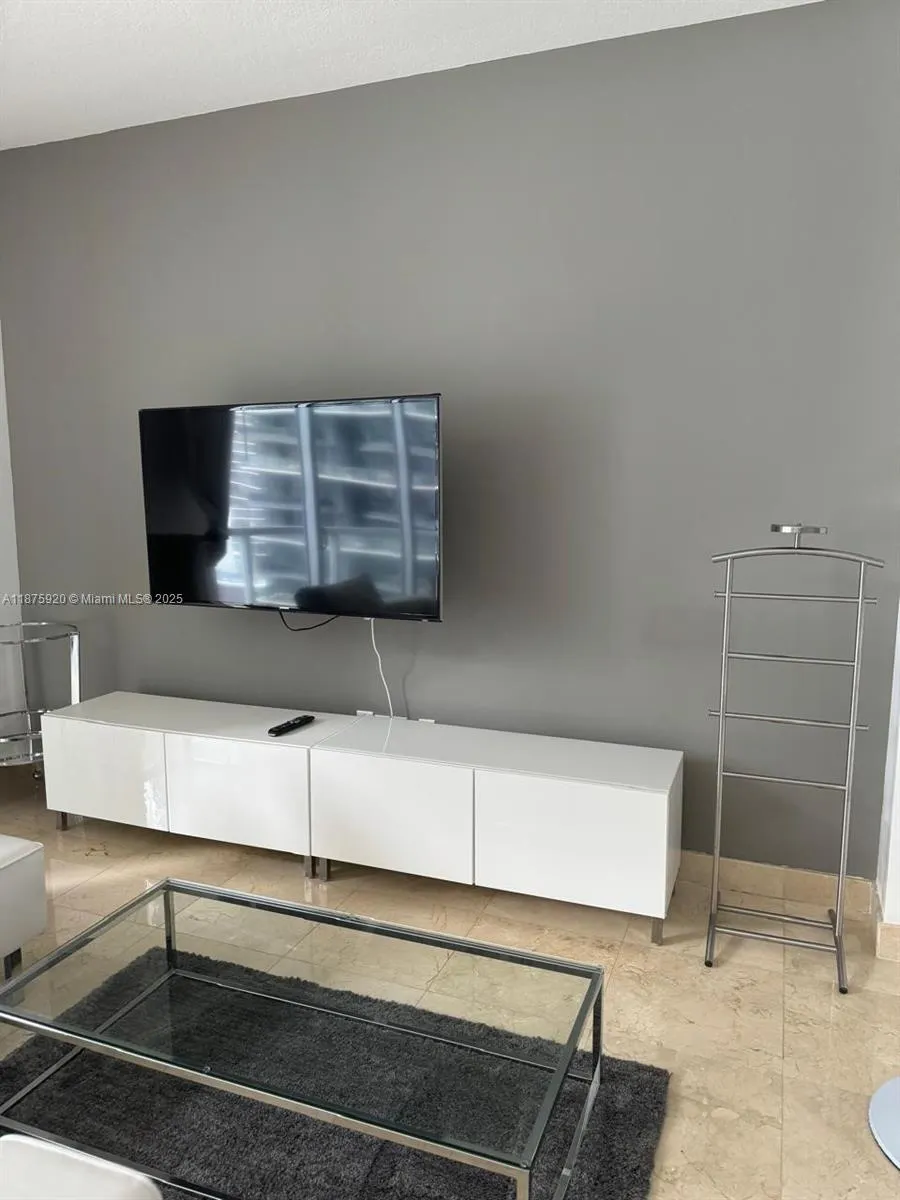 1050 Brickell Ave, #2522