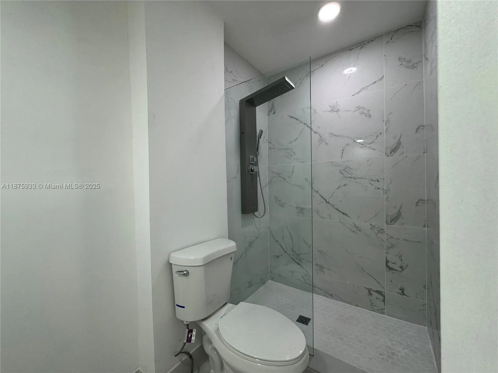 630 Layne Blvd, #211