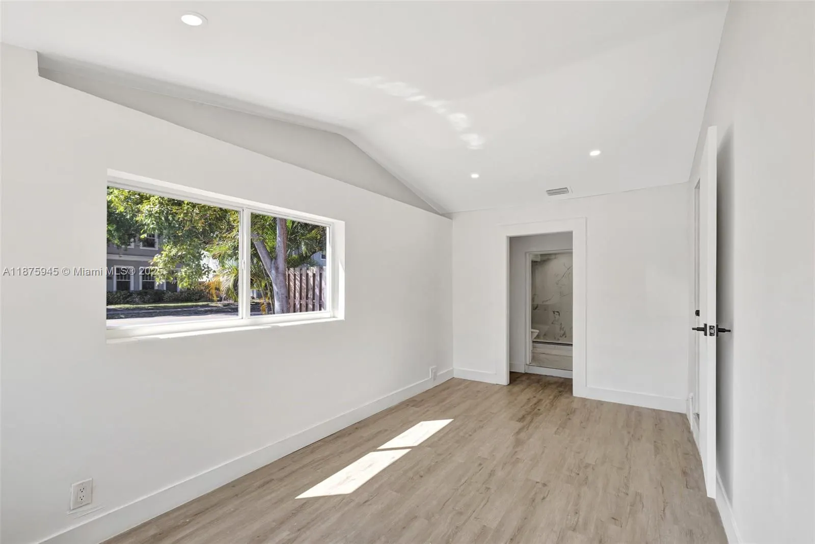 843 SW 20th St