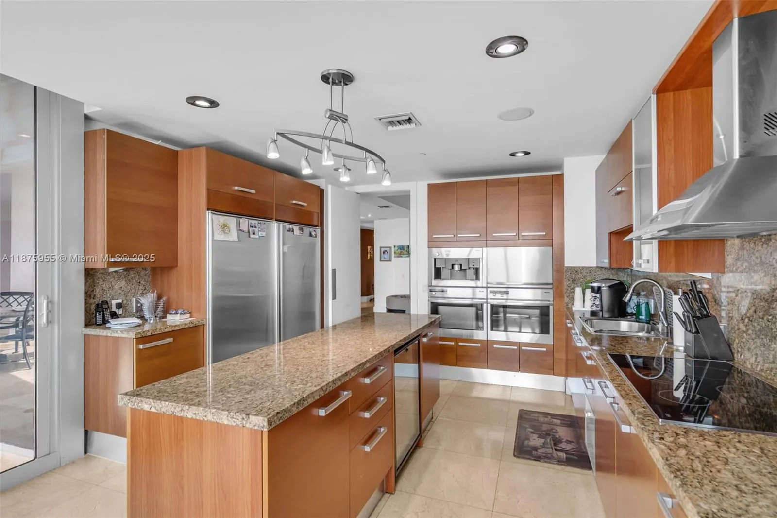 5959 Collins Ave, #804