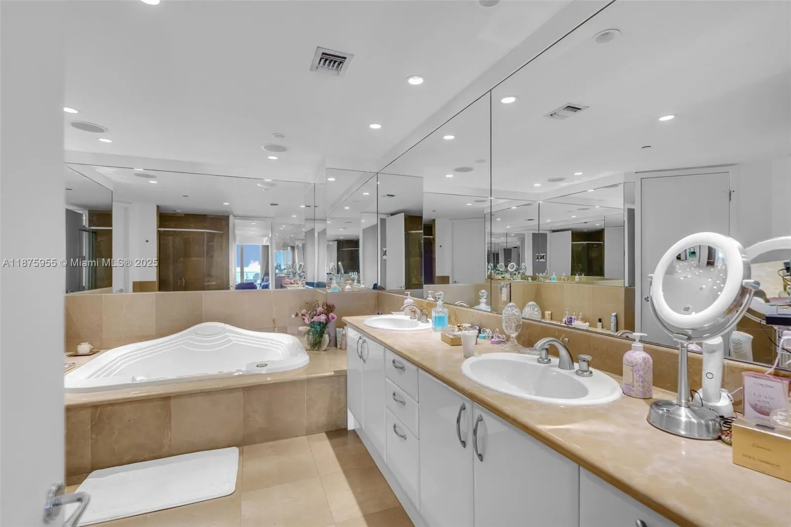 5959 Collins Ave, #804
