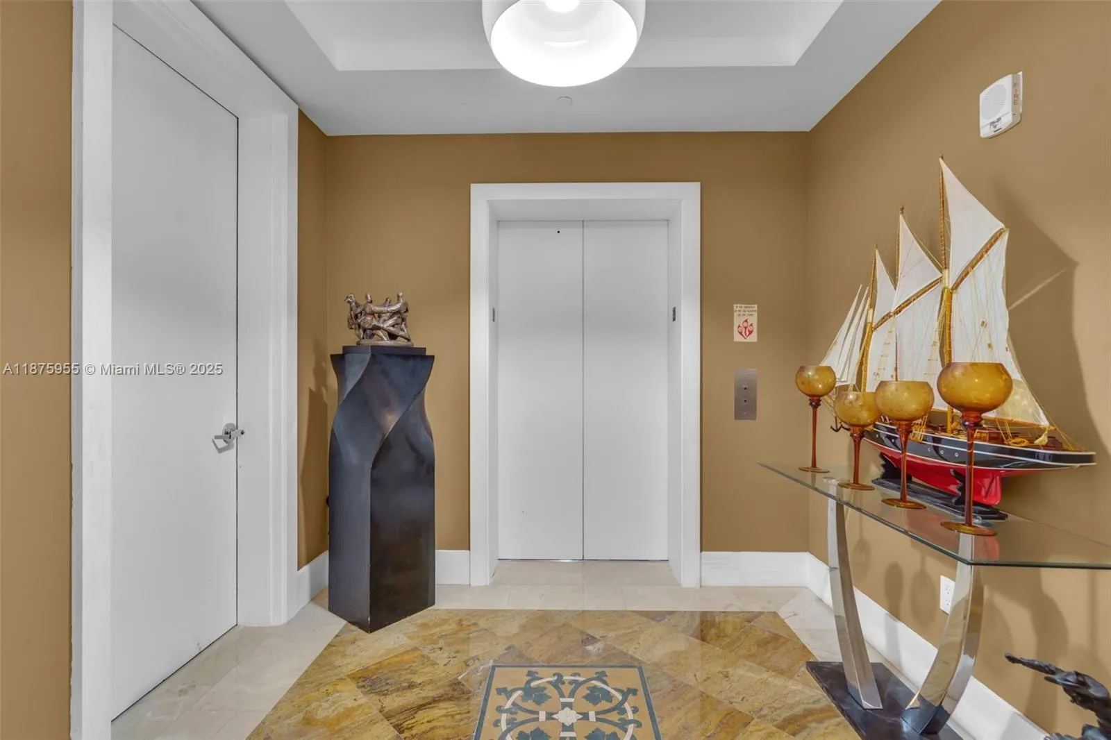 5959 Collins Ave, #804