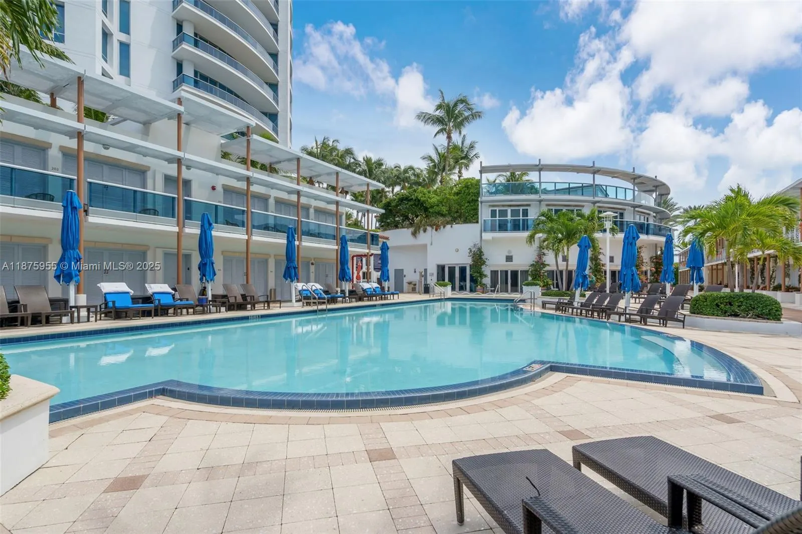 5959 Collins Ave, #804