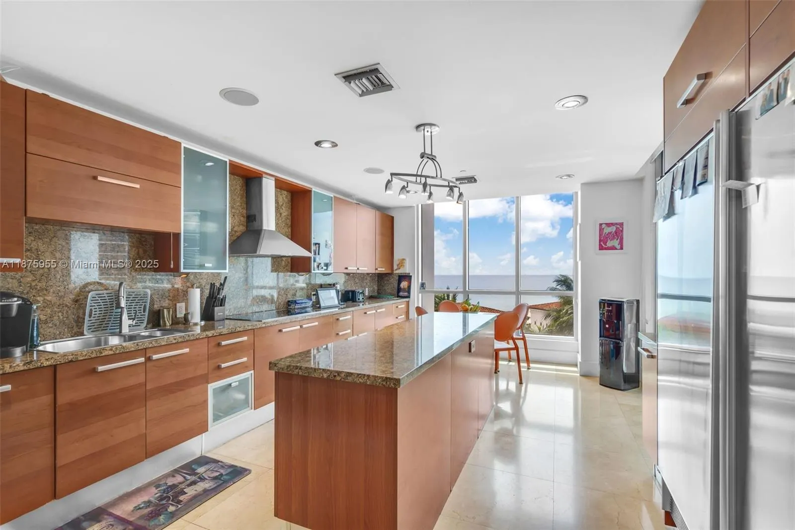 5959 Collins Ave, #804
