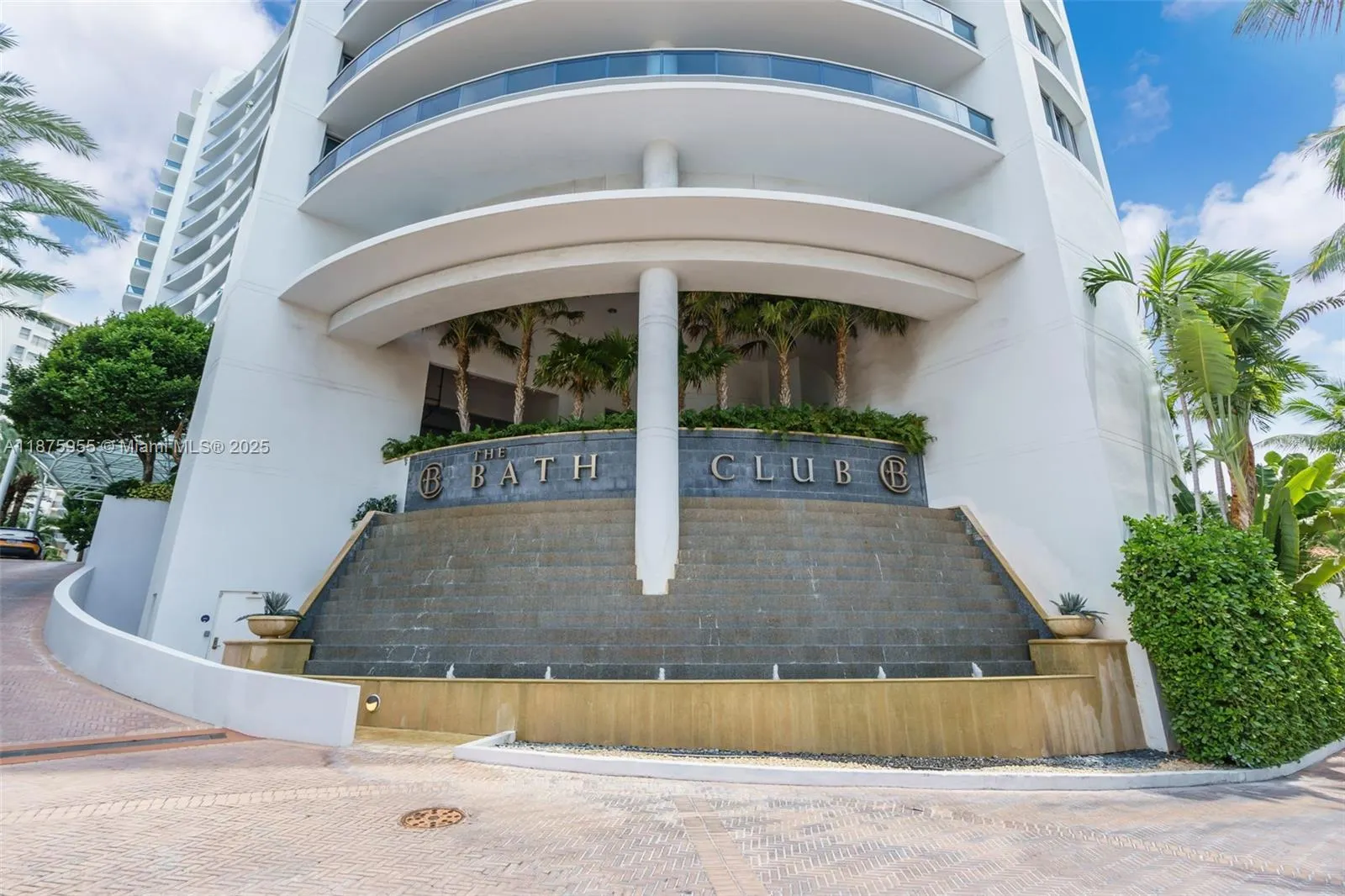 5959 Collins Ave, #804