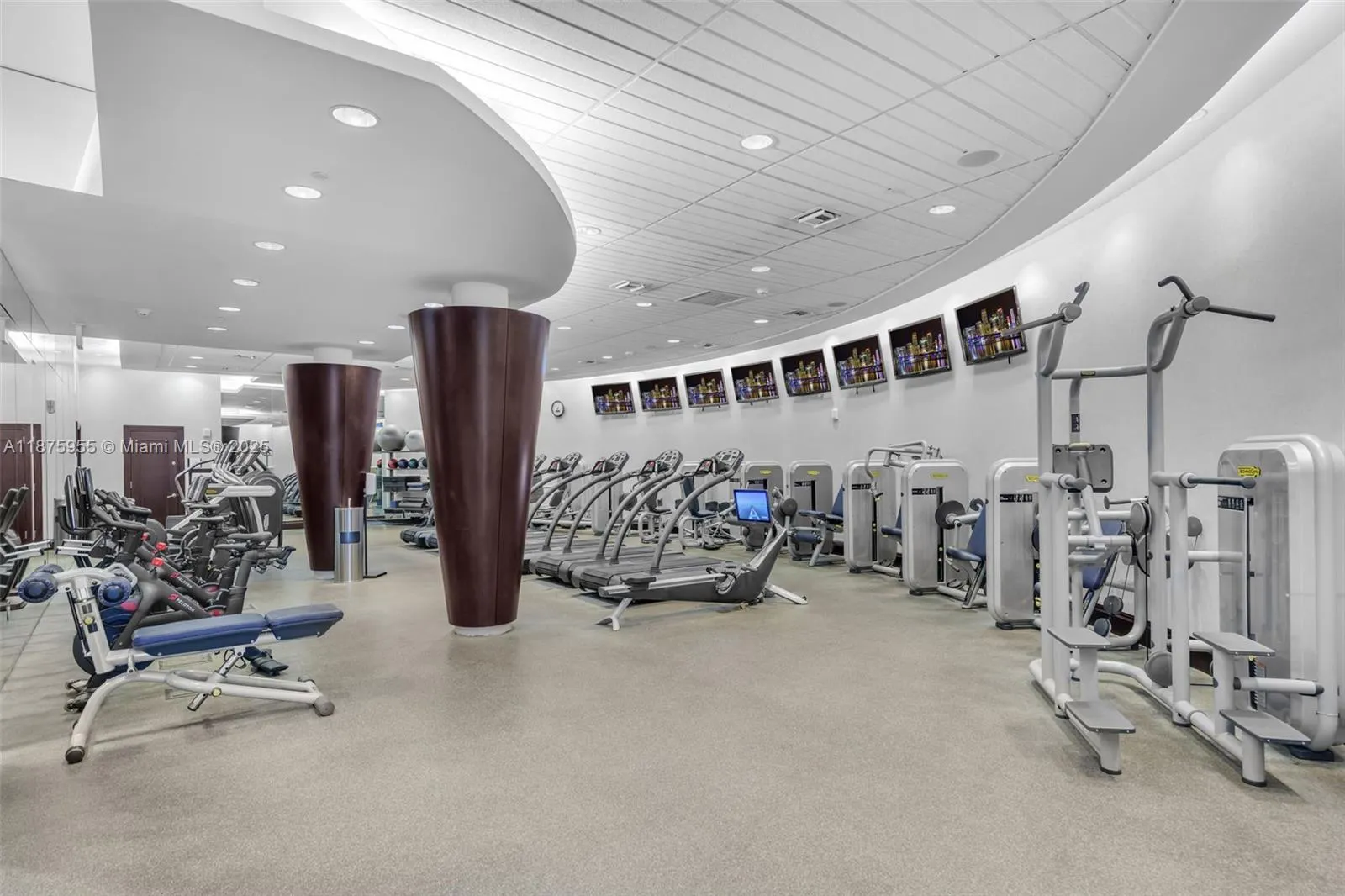 5959 Collins Ave, #804
